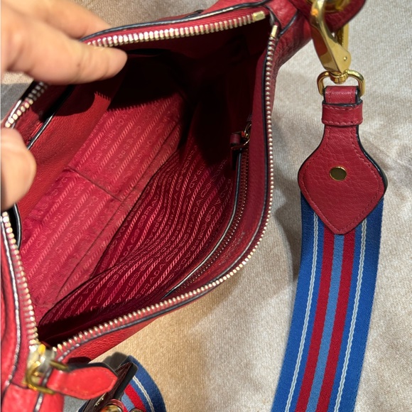 PRADA Vitello Phenix Red Shoulder Bag - Pre-loved - Picture 14 of 16